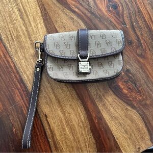 Dooney and Bourke Signature Wristlet brown lock clasp classics travel